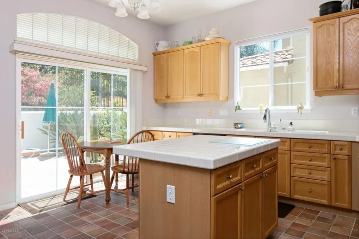 930 Corte Augusta-010-5-Kitchen-MLS_Size