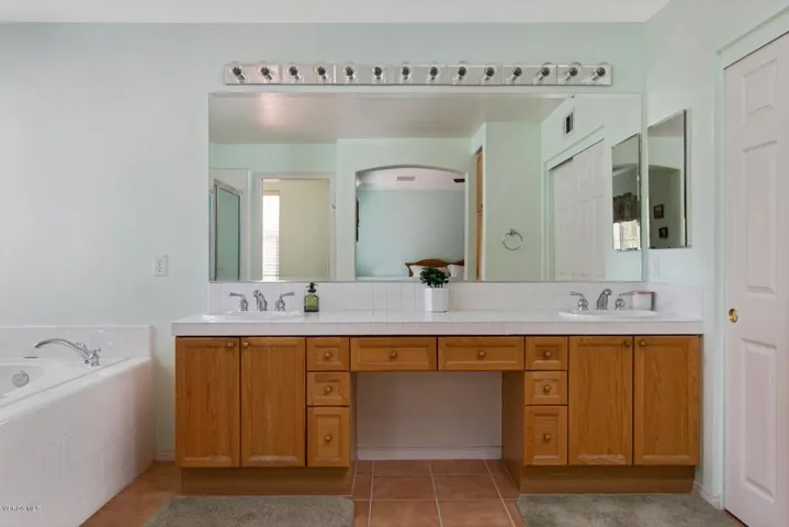 930 Corte Augusta-014-15-Master Bath-MLS