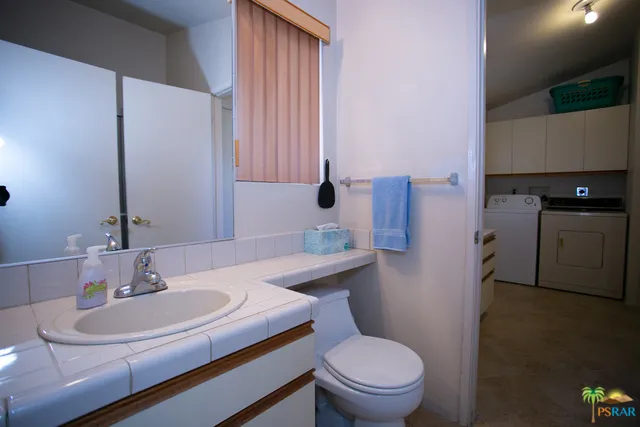 jack and jill bath from 2nd bedroom to l