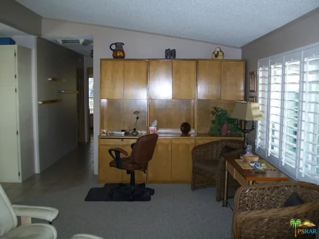 office area at end of great room