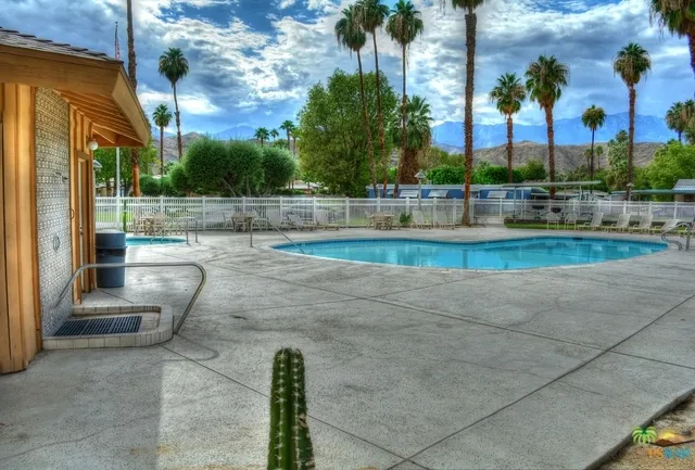 Community Pool/Spa! 2 Pools!