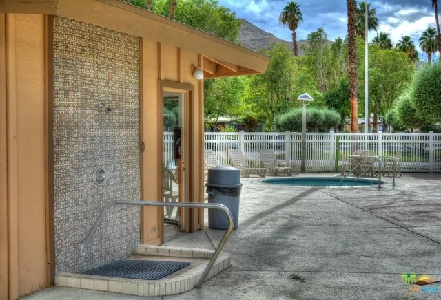Community Spa/Pool!
