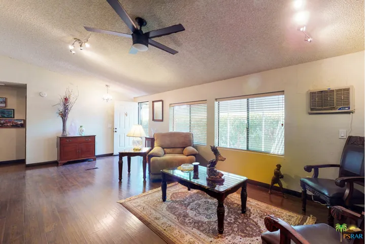 Spacious living room