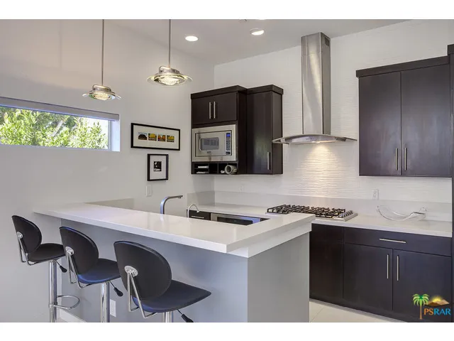 Kitchen with Viking and Bosch Appliances