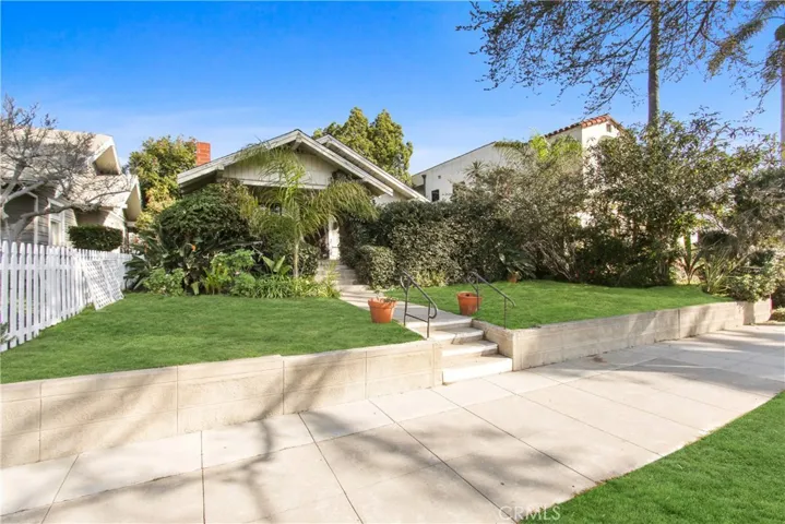 933 Lincoln Boulevard, Santa Monica, California 90403