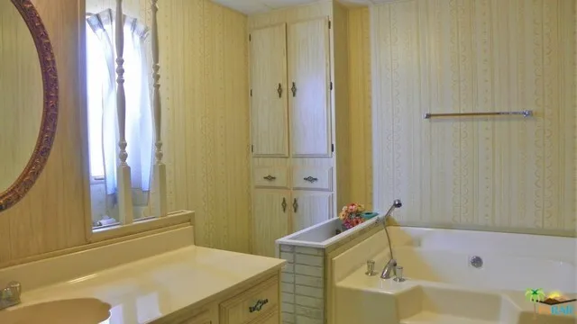 Great Soaking Tub In The Master Bath