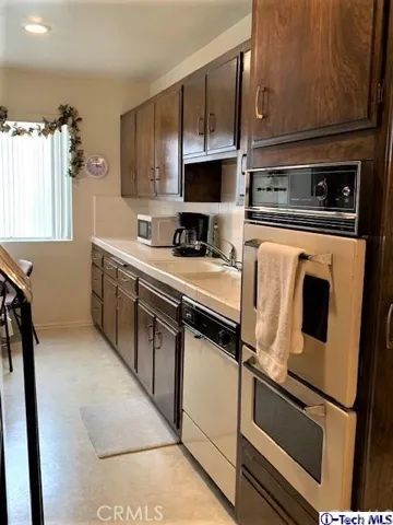 358 S Gramercy Place 210, Los Angeles, California 90020