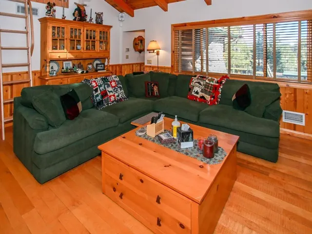 006_Living Room