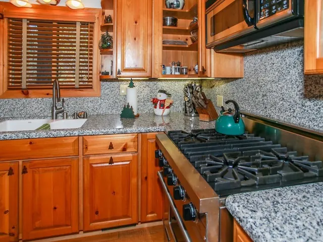 012_Granite Counter Tops