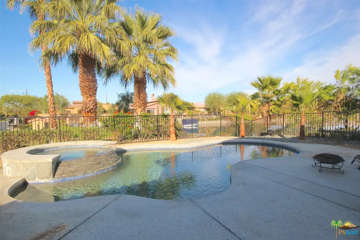 Pool/spa area