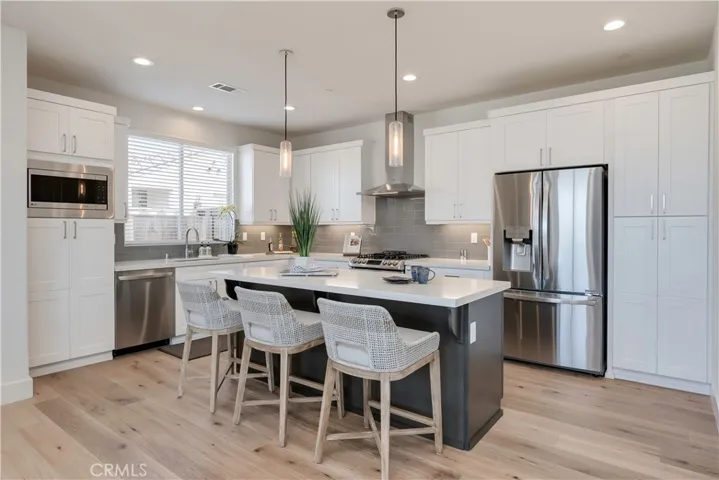 ASPEN FLOORPLAN: Photo of completed home of same layout. actual home still under construction. finish color may vary.