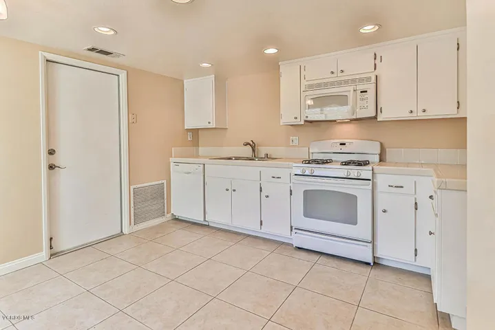 cKitchen and Dining1