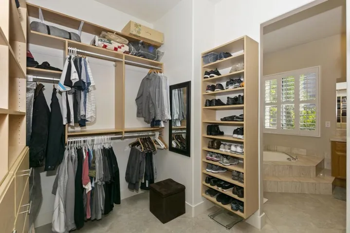 029_Closet