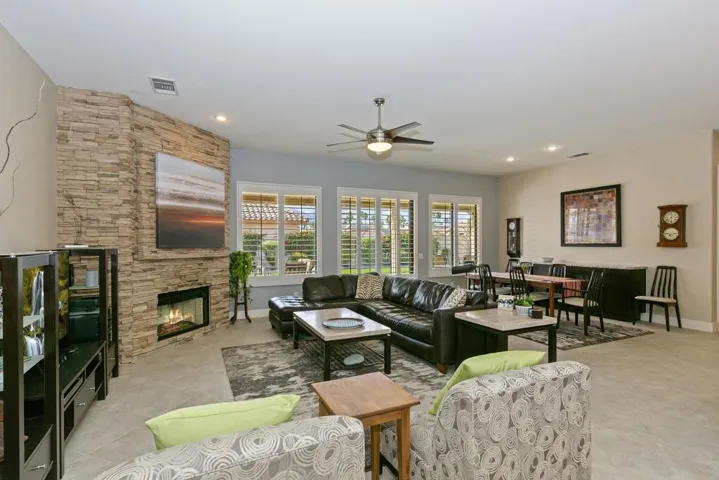 005_Living Room