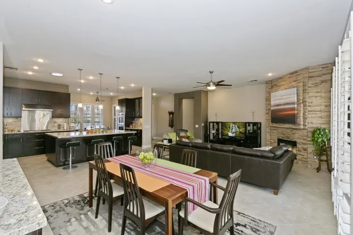 010_Dining Area