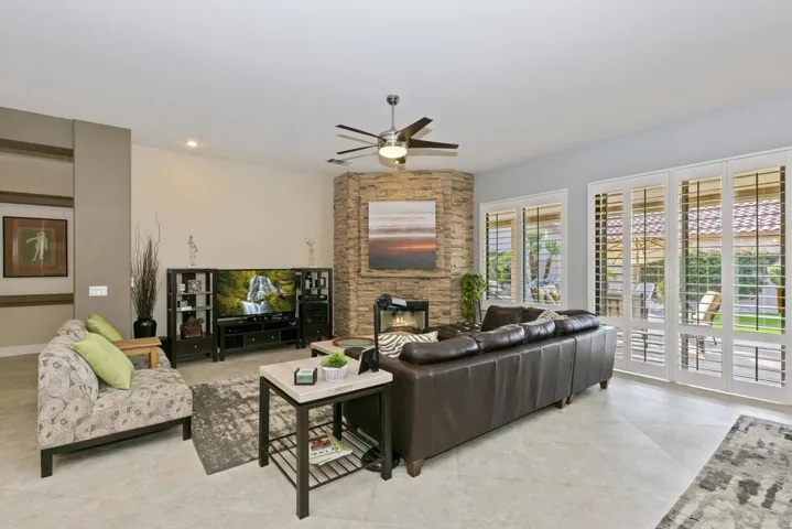 007_Living Room