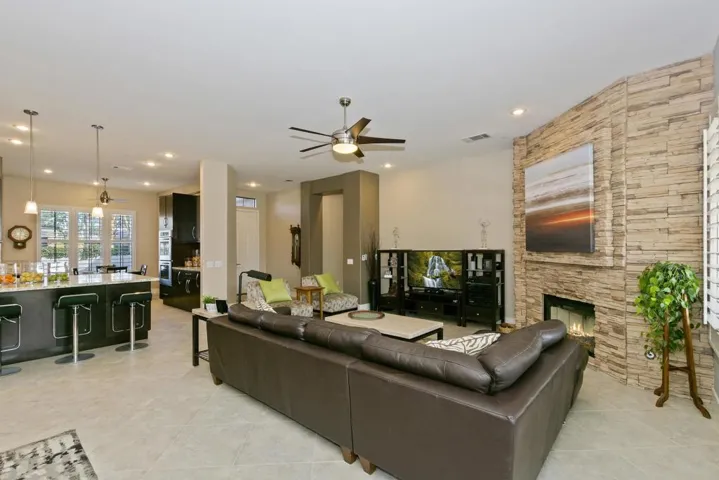 008_Living Room