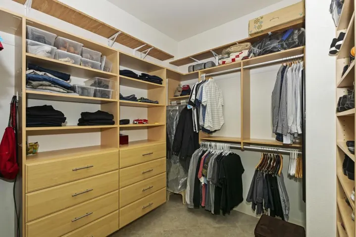 030_Closet