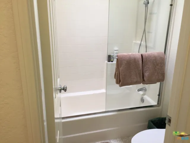 Master Bath tub & shower