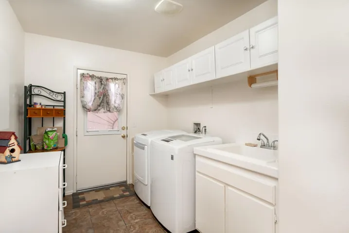 66173avenidabarona-lr-9313