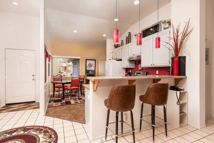 66173avenidabarona-lr-9305