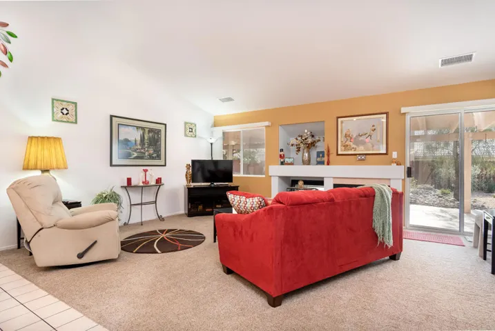 66173avenidabarona-lr-9259