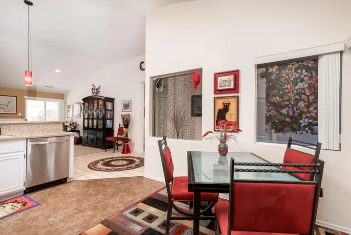 66173avenidabarona-lr-9335