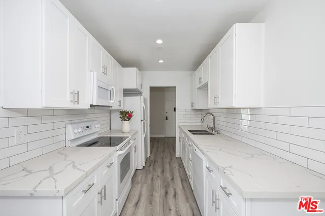 5875 Doverwood Drive 201, Culver City, California 90230