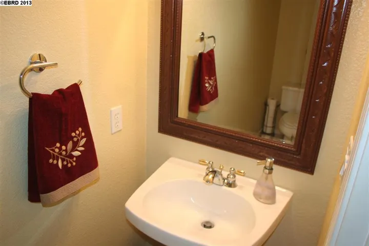 1/2 bath downstairs