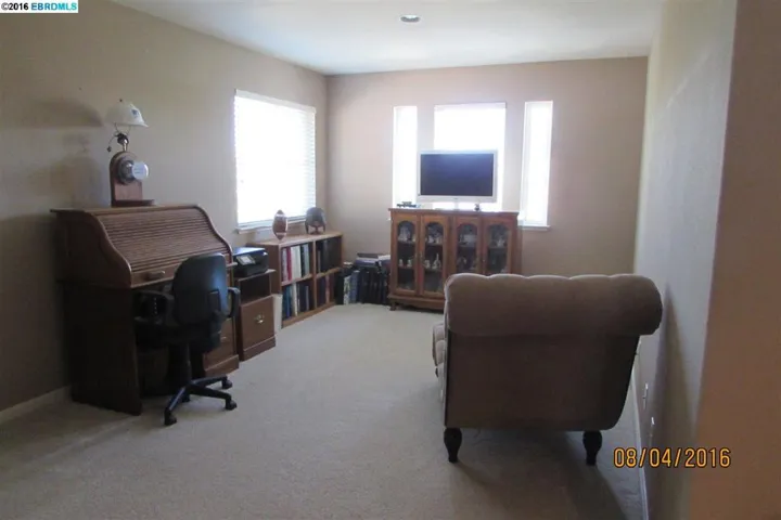 This could be the 6th bedroom!