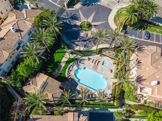 Community pool & spa