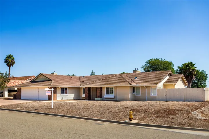 615 Calle Ladera, Escondido, California 92025