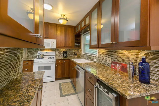 Updated Kitchen w/Granite Counters
