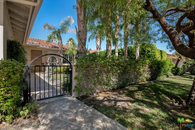 Gorgeous curb appeal.
