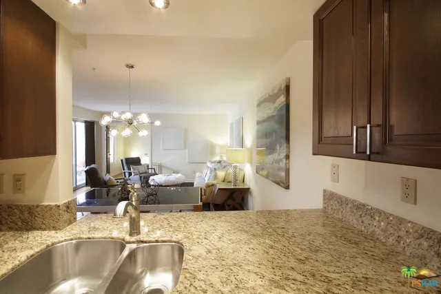 Kitchen w/Granite