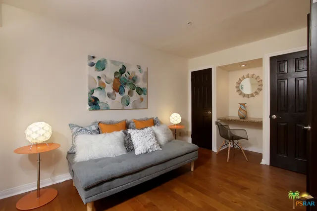 Guest Room w/Granite Top/Desk
