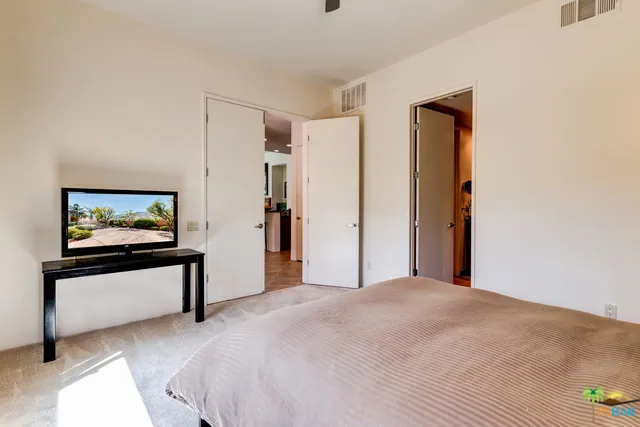 Downstairs En-Suite
