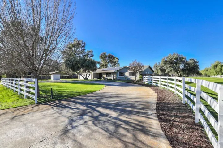 355 Roosevelt Avenue, San Martin, California 95046