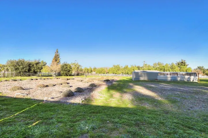 355 Roosevelt Avenue, San Martin, California 95046