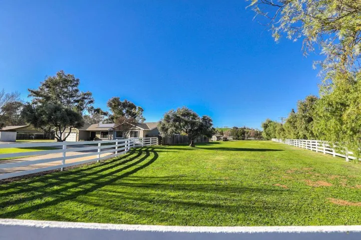 355 Roosevelt Avenue, San Martin, California 95046