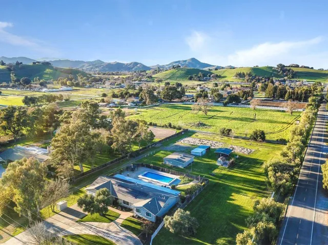 355 Roosevelt Avenue, San Martin, California 95046