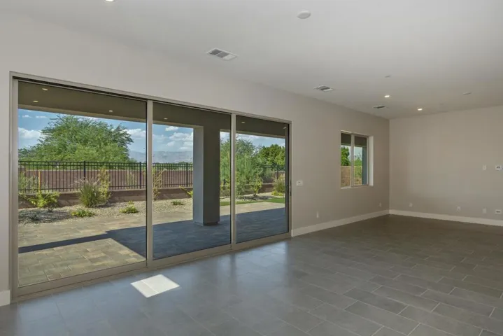 013_Dining Area