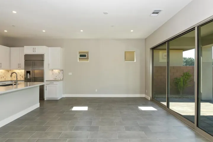 011_Dining Area