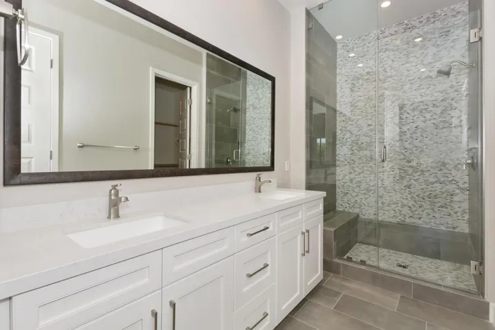 020_Master Bathroom