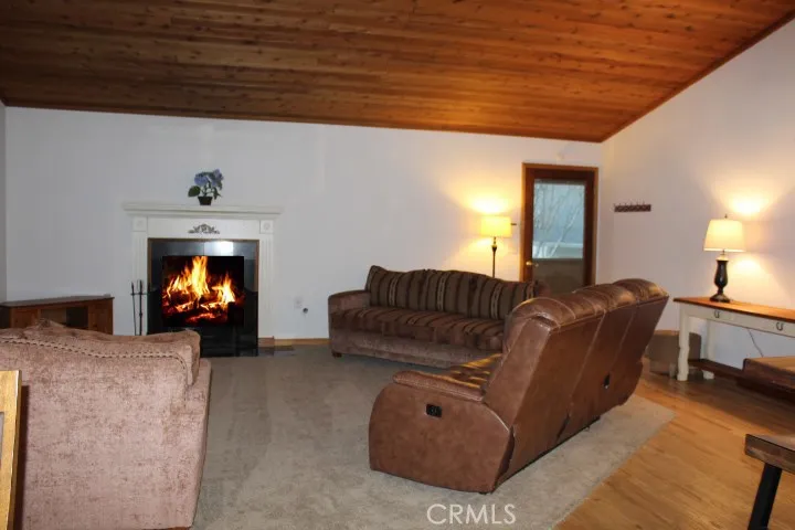 525 Bernhardt Lane, Big Bear, California 92314