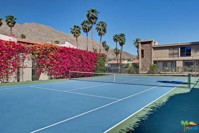 Community tennis court