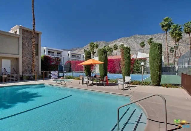 community pool/spa