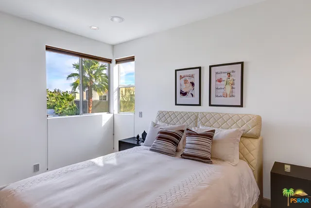 Upstairs guest bedroom...