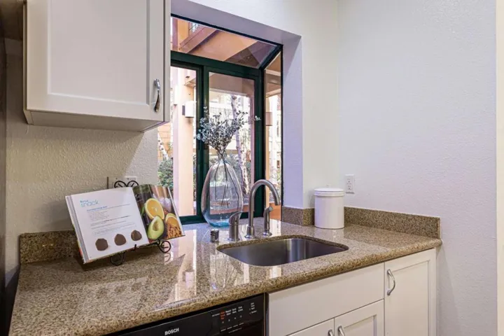 4250 El Camino Real D129, Palo Alto, California 94306