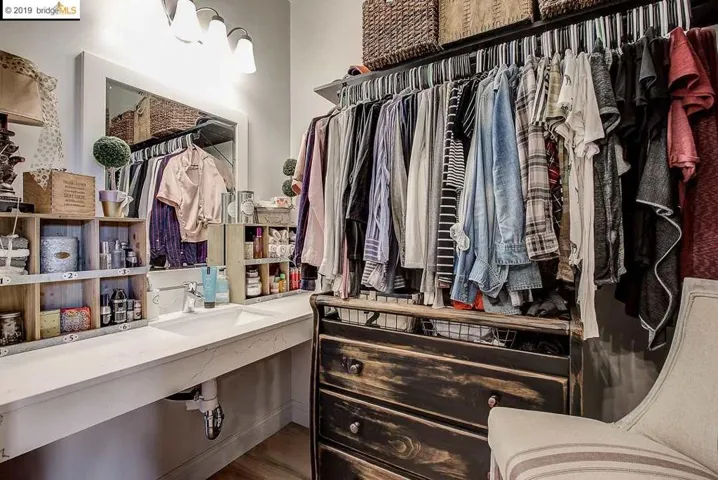 3139 West St, Oakland, California 94608